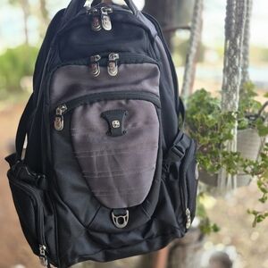 SwissGear 9275 Laptop Backpack Black Gray Airflow Travel Bag 10" Deep Large